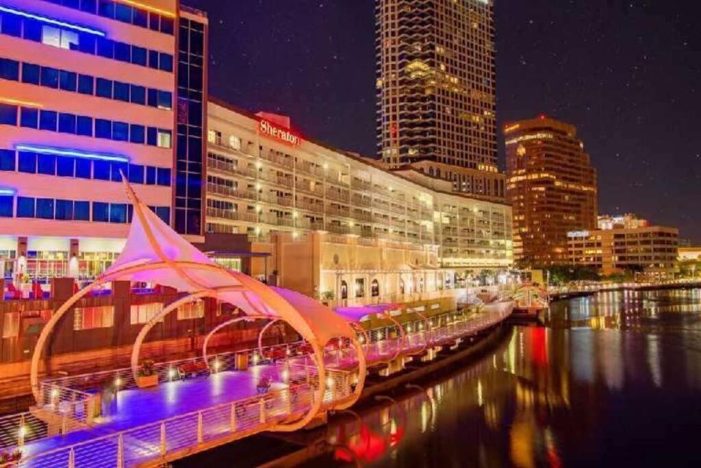 Lodging Near The Sun Tampa Exterior photo